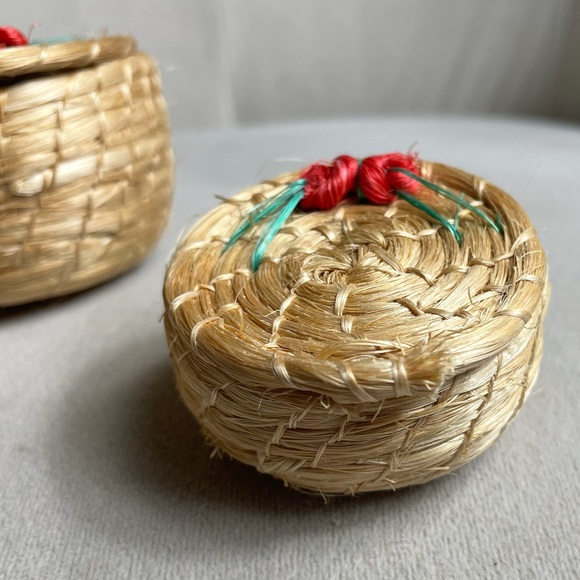 Boho Set Of Three Nesting Baskets Small Woven Flower Detail Decor 3” x 3.5” - Picture 10 of 11